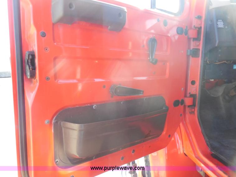 image for item I1373 1999 International 4900 dump truck