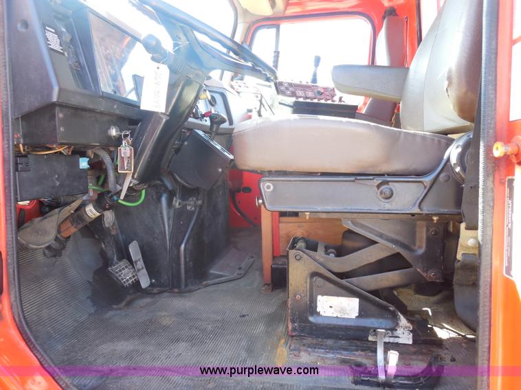 image for item I1373 1999 International 4900 dump truck