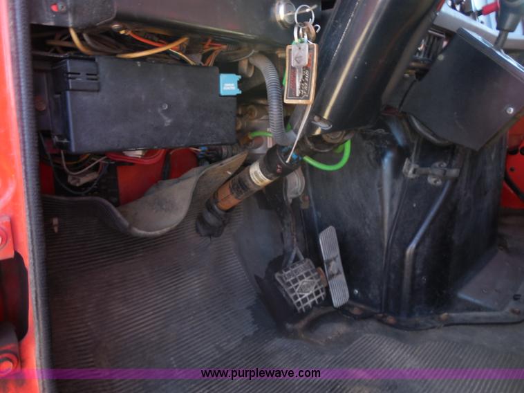 image for item I1373 1999 International 4900 dump truck