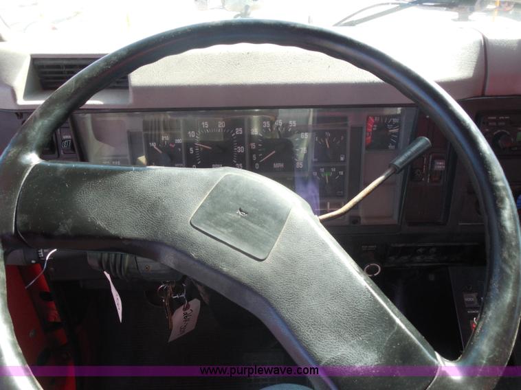 image for item I1373 1999 International 4900 dump truck