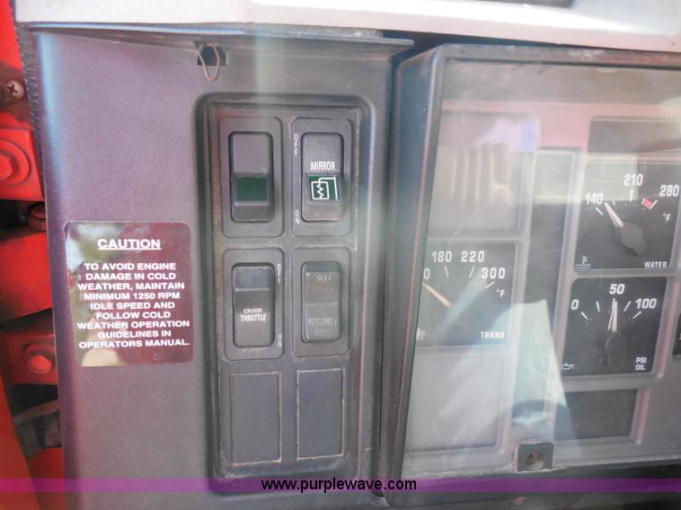 image for item I1373 1999 International 4900 dump truck