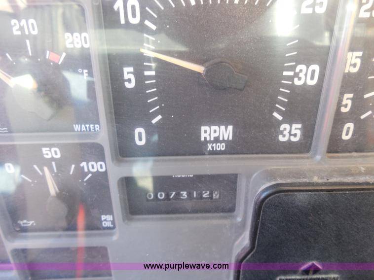 image for item I1373 1999 International 4900 dump truck