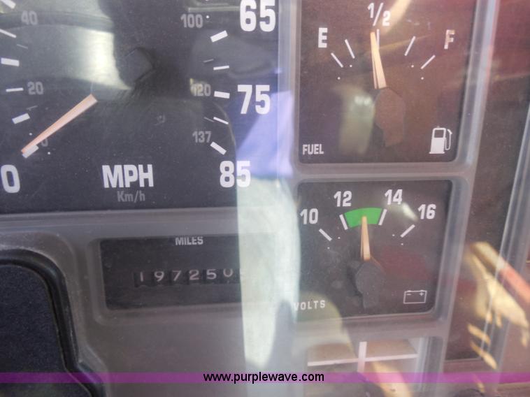 image for item I1373 1999 International 4900 dump truck