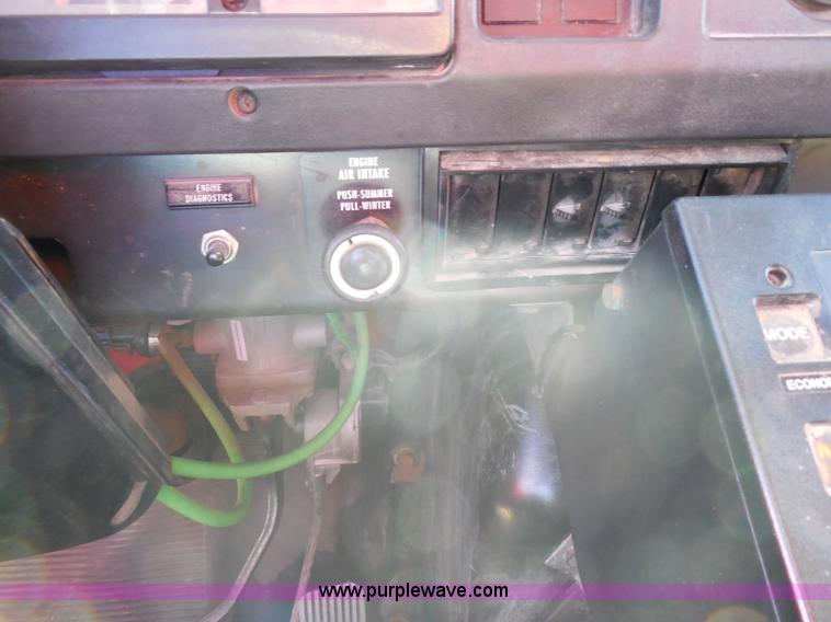 image for item I1373 1999 International 4900 dump truck