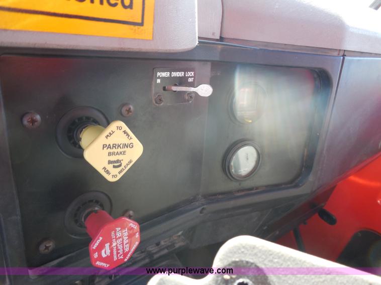 image for item I1373 1999 International 4900 dump truck