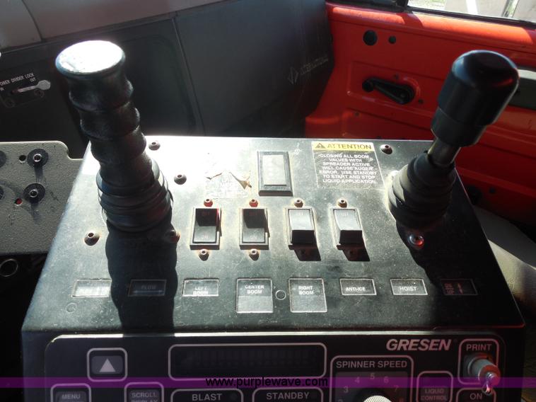 image for item I1373 1999 International 4900 dump truck