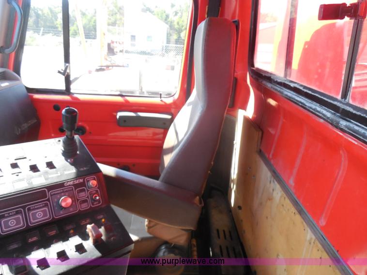 image for item I1373 1999 International 4900 dump truck