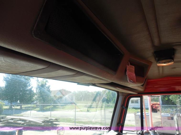 image for item I1373 1999 International 4900 dump truck