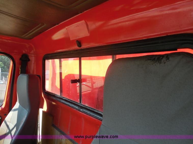 image for item I1373 1999 International 4900 dump truck