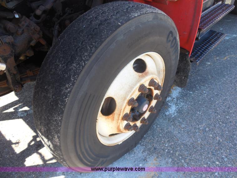 image for item I1373 1999 International 4900 dump truck