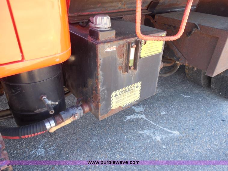 image for item I1373 1999 International 4900 dump truck