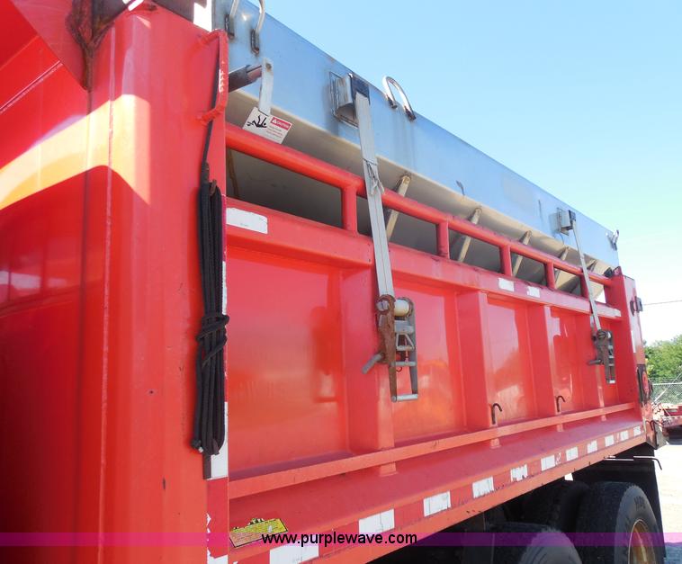 image for item I1373 1999 International 4900 dump truck