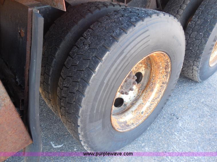 image for item I1373 1999 International 4900 dump truck