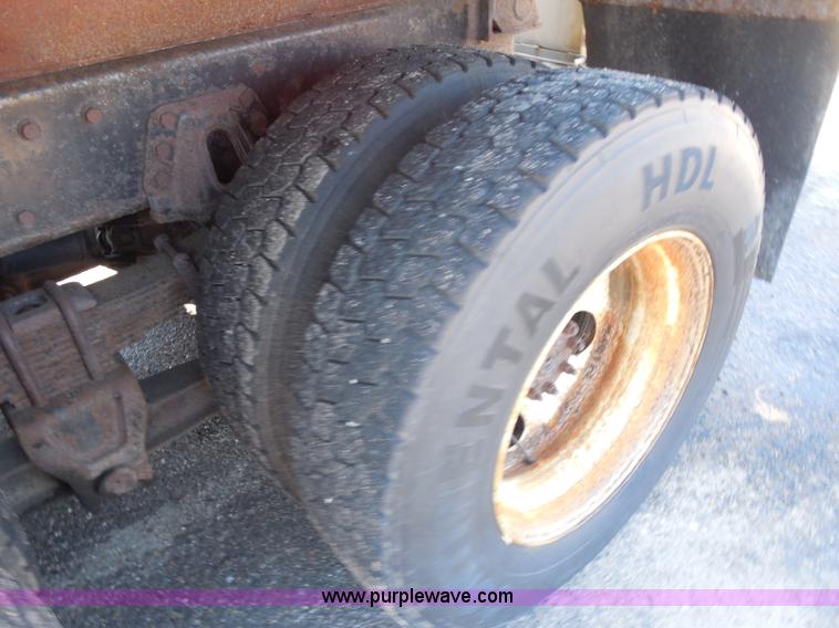 image for item I1373 1999 International 4900 dump truck