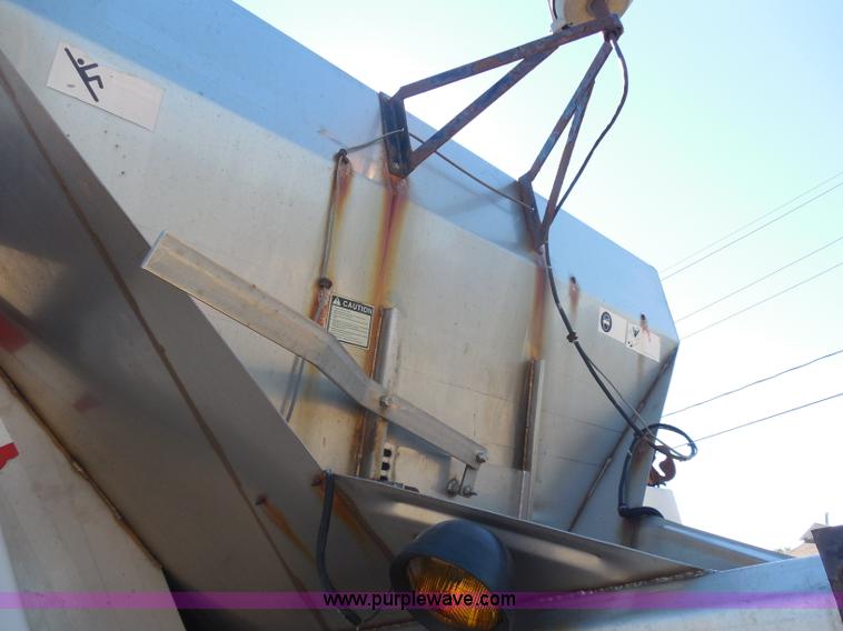 image for item I1373 1999 International 4900 dump truck