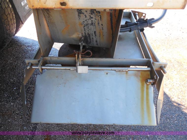 image for item I1373 1999 International 4900 dump truck