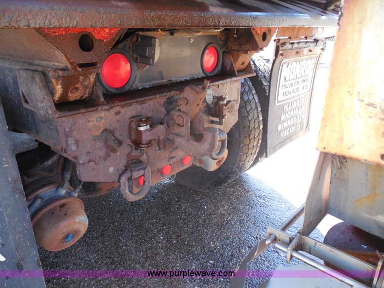 image for item I1373 1999 International 4900 dump truck