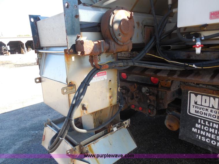 image for item I1373 1999 International 4900 dump truck