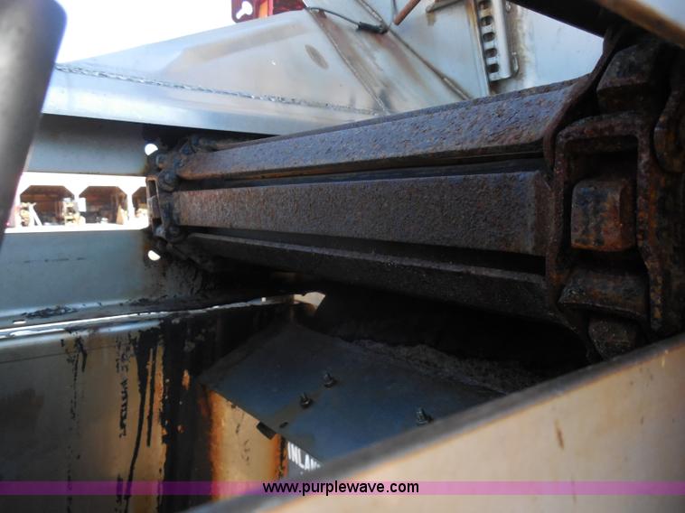 image for item I1373 1999 International 4900 dump truck