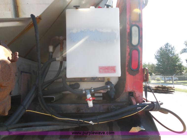 image for item I1373 1999 International 4900 dump truck