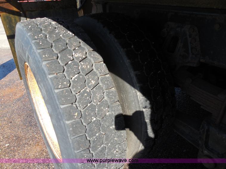 image for item I1373 1999 International 4900 dump truck