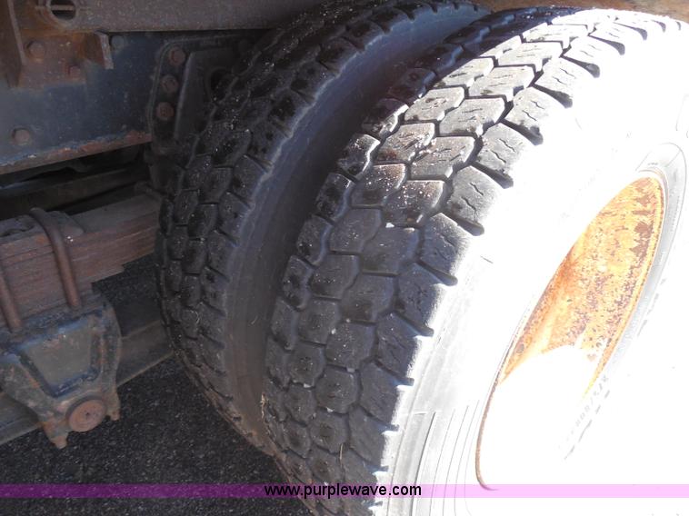 image for item I1373 1999 International 4900 dump truck