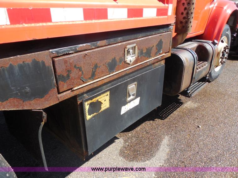 image for item I1373 1999 International 4900 dump truck