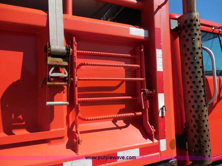 image for item I1373 1999 International 4900 dump truck