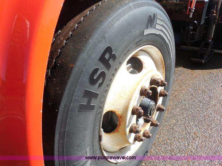 image for item I1373 1999 International 4900 dump truck