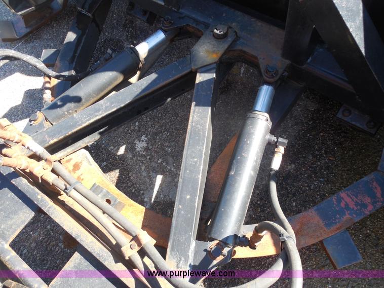 image for item I1373 1999 International 4900 dump truck