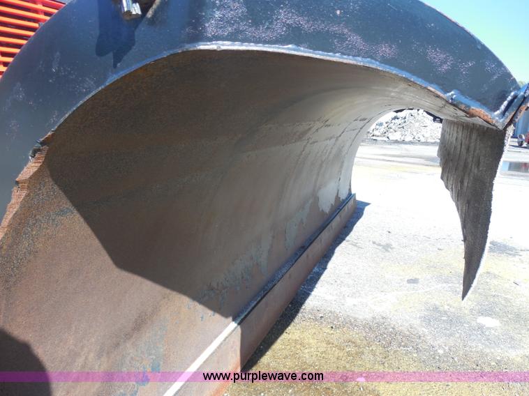 image for item I1373 1999 International 4900 dump truck