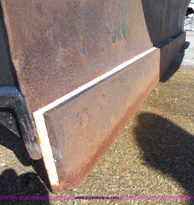 image for item I1373 1999 International 4900 dump truck