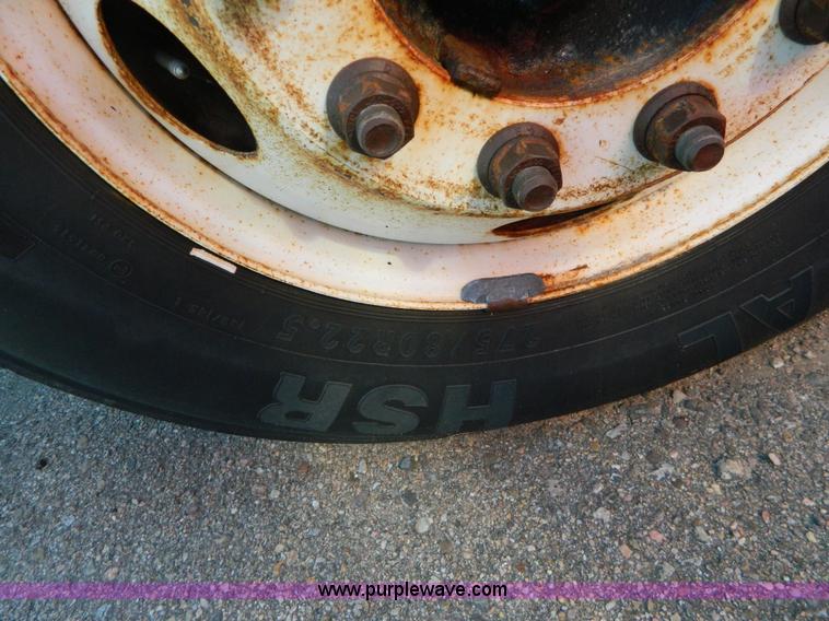 image for item I1373 1999 International 4900 dump truck