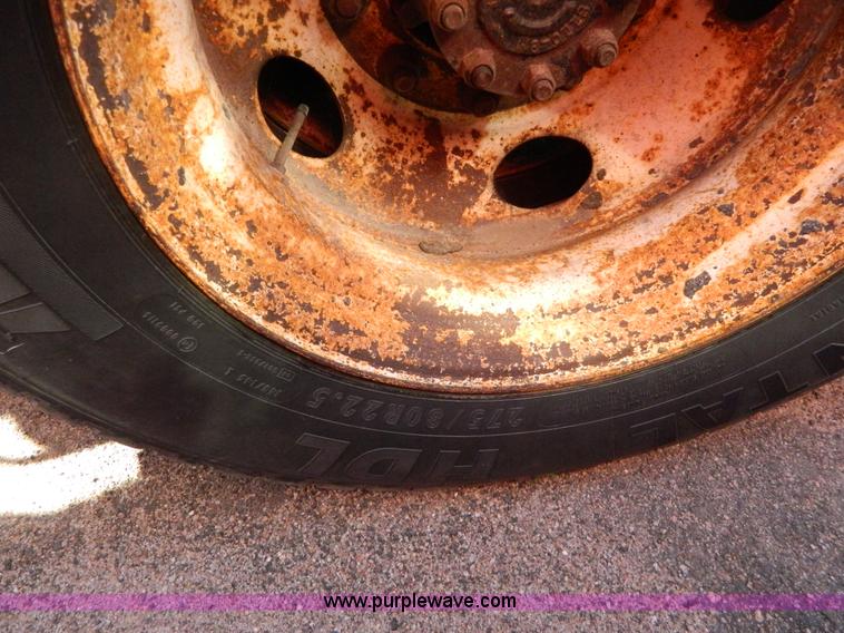 image for item I1373 1999 International 4900 dump truck