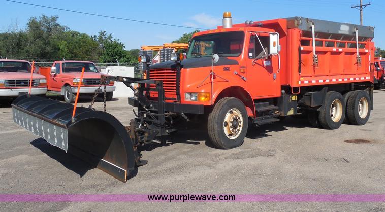 image for item I1374 1999 International 4900 dump truck