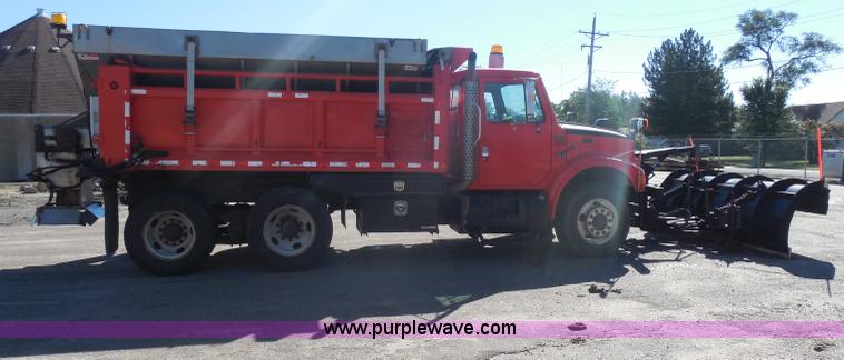 image for item I1374 1999 International 4900 dump truck