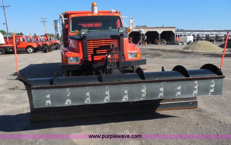 image for item I1374 1999 International 4900 dump truck