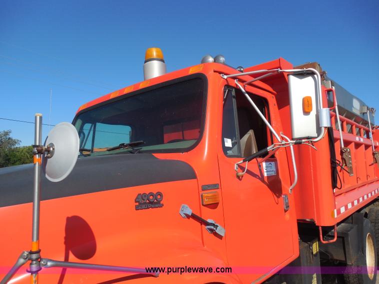 image for item I1374 1999 International 4900 dump truck
