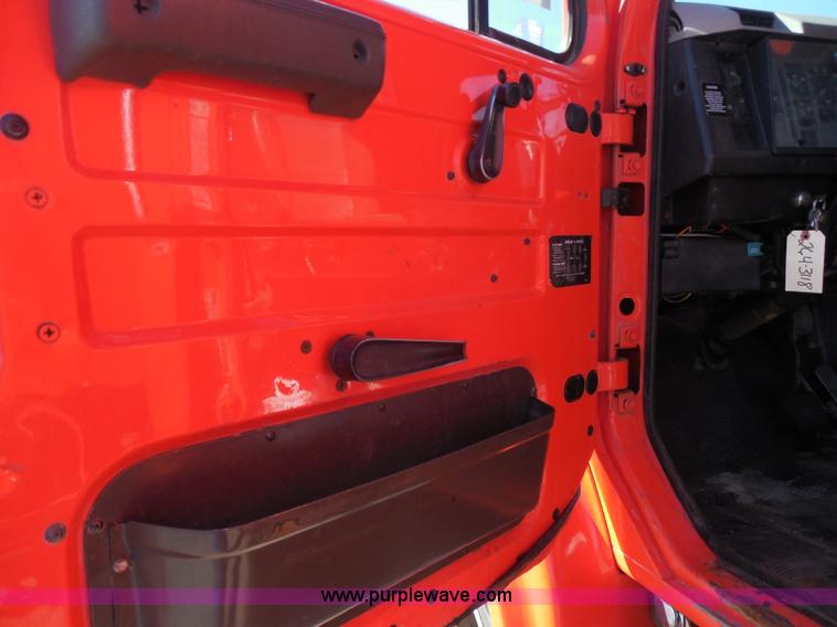 image for item I1374 1999 International 4900 dump truck