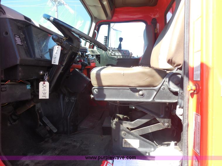 image for item I1374 1999 International 4900 dump truck