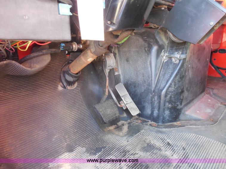 image for item I1374 1999 International 4900 dump truck