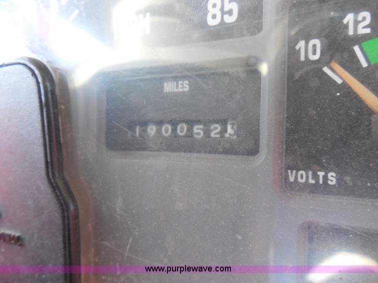 image for item I1374 1999 International 4900 dump truck