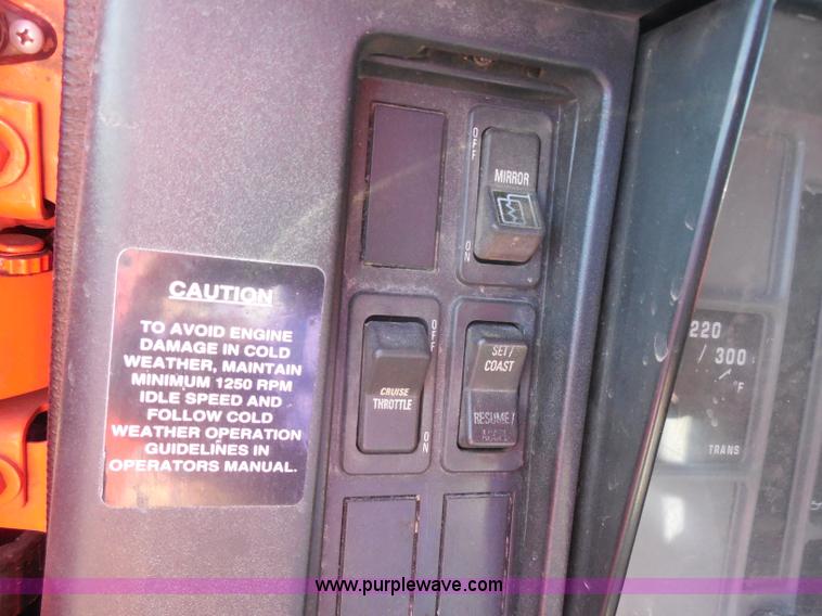 image for item I1374 1999 International 4900 dump truck