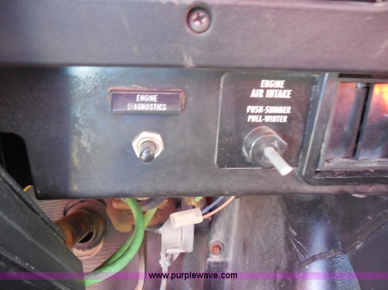 image for item I1374 1999 International 4900 dump truck