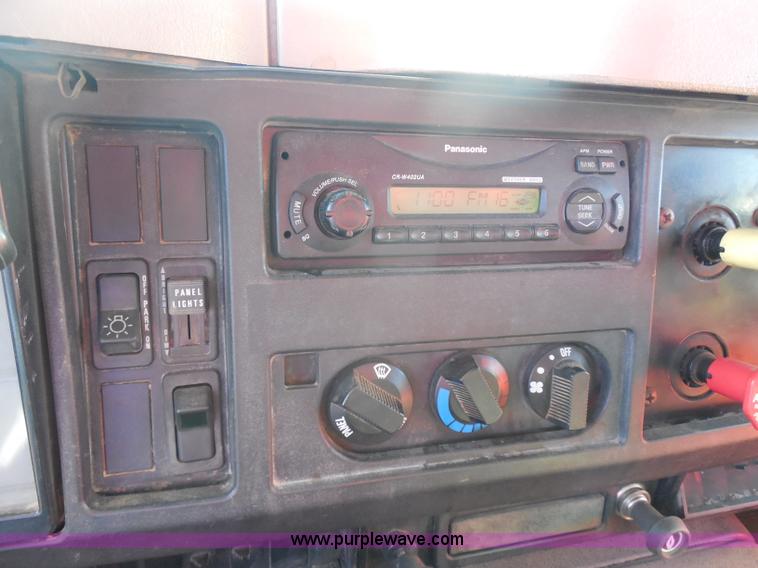 image for item I1374 1999 International 4900 dump truck