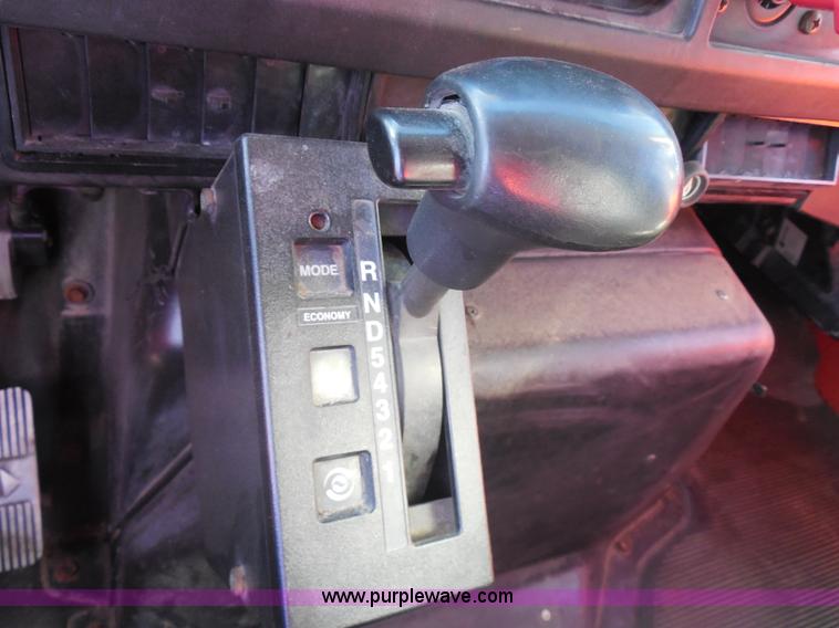 image for item I1374 1999 International 4900 dump truck