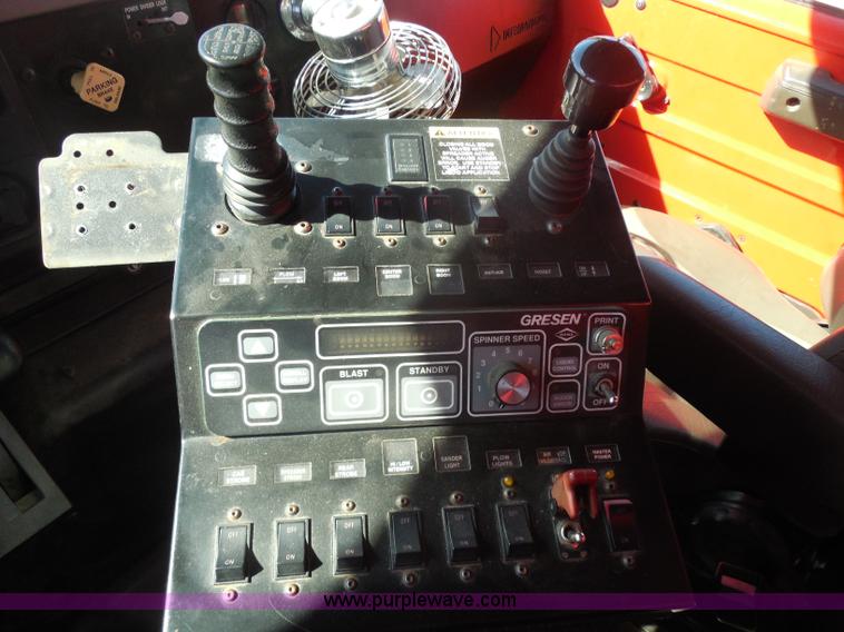 image for item I1374 1999 International 4900 dump truck