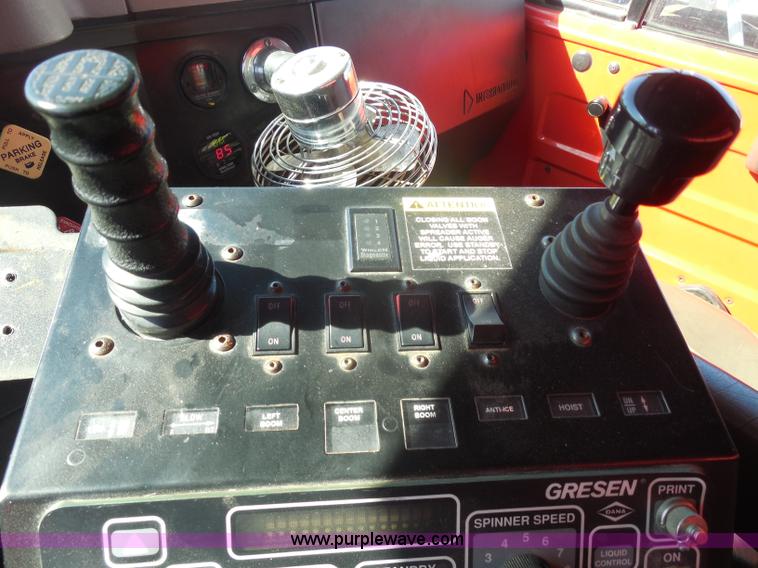 image for item I1374 1999 International 4900 dump truck