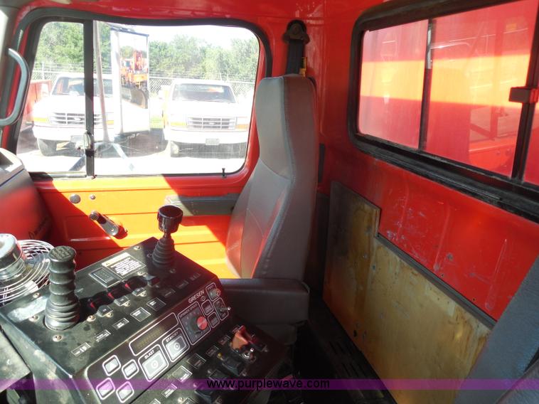 image for item I1374 1999 International 4900 dump truck