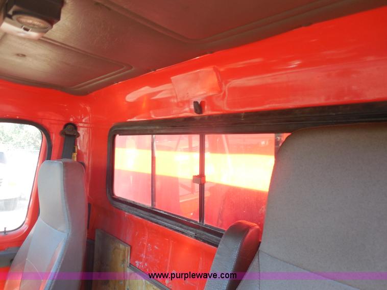 image for item I1374 1999 International 4900 dump truck